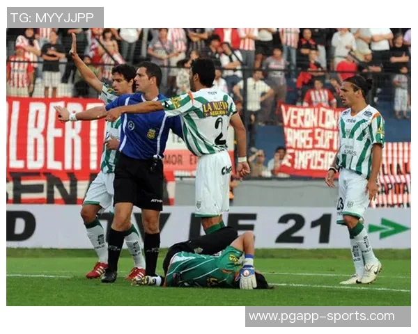 国米主席马洛塔强烈谴责球迷投掷烟雾弹袭击对方门将行为